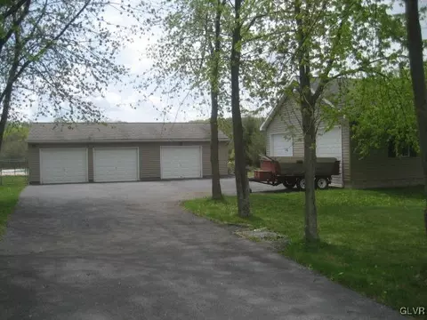 2165 E Scenic Dr, Bath, PA 18014 photo 3