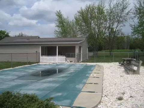 2165 E Scenic Dr, Bath, PA 18014 photo 14