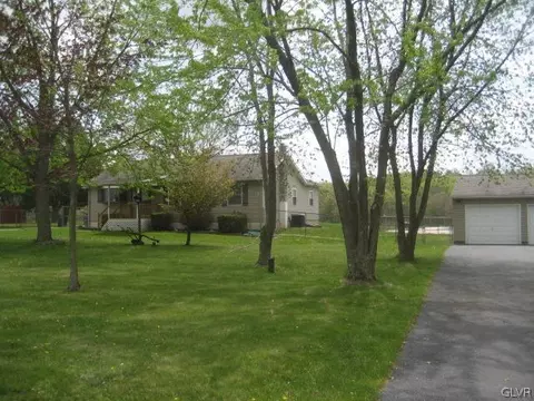 2165 E Scenic Dr, Bath, PA 18014 photo 1