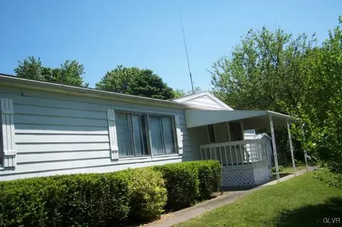 1 Parkview Ct, Bath, PA 18014 photo 1