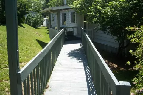 1 Parkview Ct, Bath, PA 18014 photo 7