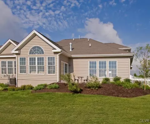 6949 Constitution Dr, Bethlehem, PA 18017 photo 2
