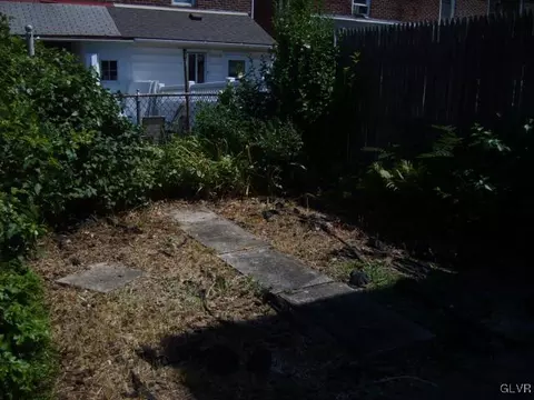 313 E Frankford St, Bethlehem, PA 18018 photo 2