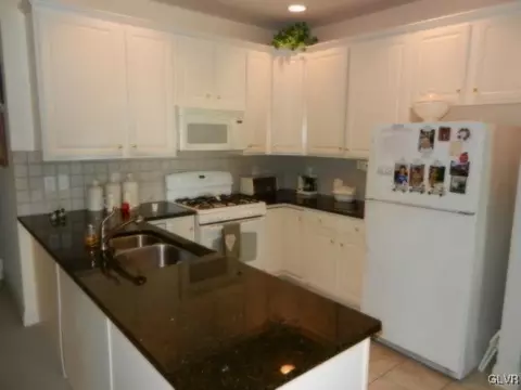 1871 Gregory Pl, Hellertown, PA 18055 photo 5