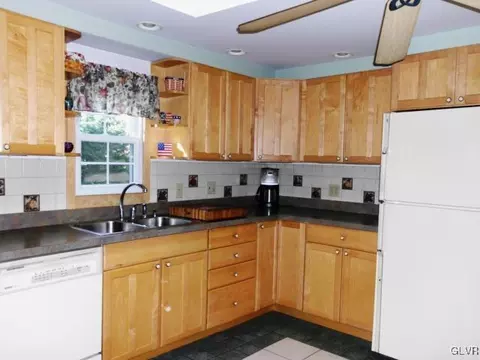 1106 Gresham St, Bethlehem, PA 18017 photo 9