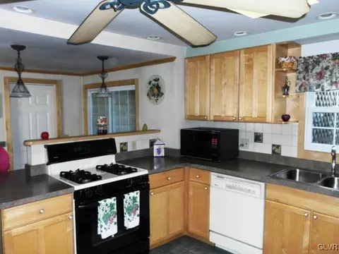 1106 Gresham St, Bethlehem, PA 18017 photo 8