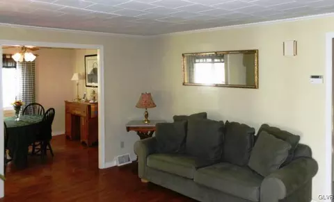 1106 Gresham St, Bethlehem, PA 18017 photo 2