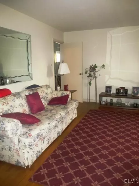 421 E Laurel St, Bethlehem, PA 18018 photo 2