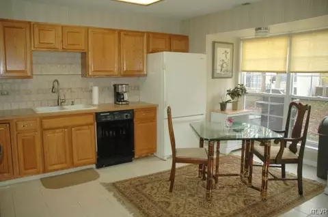 1914 Pine Ct, Hellertown, PA 18055 photo 7