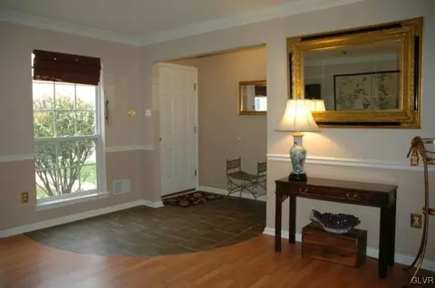 1914 Pine Ct, Hellertown, PA 18055 photo 2