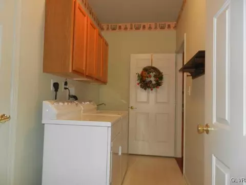 1876 Gregory Pl, Hellertown, PA 18055 photo 9