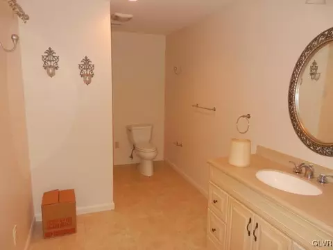 1876 Gregory Pl, Hellertown, PA 18055 photo 10