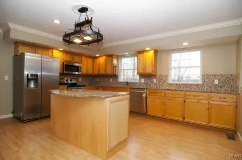 3935 Devonshire Rd, Bethlehem, PA 18020 photo 6