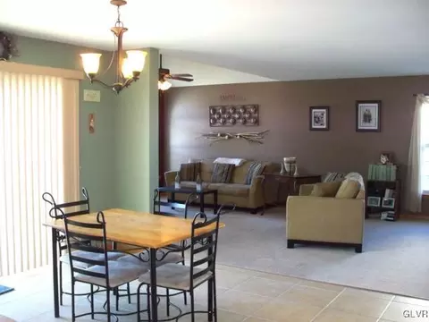 2776 Maefield Rd, Bath, PA 18014 photo 6