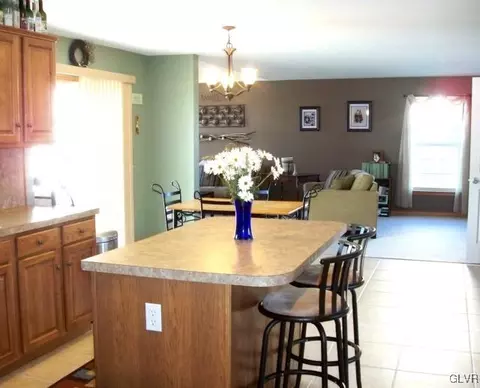 2776 Maefield Rd, Bath, PA 18014 photo 5