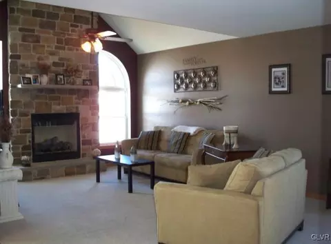 2776 Maefield Rd, Bath, PA 18014 photo 7