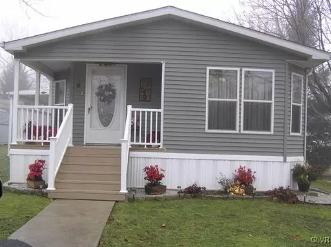6 Longridge Ct, Bath, PA 18014 photo 2
