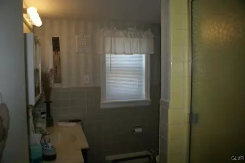 537 E Goepp Cir, Bethlehem, PA 18018 photo 9