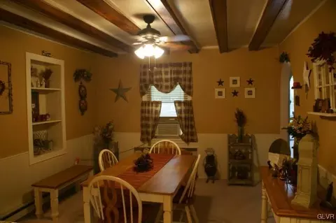537 E Goepp Cir, Bethlehem, PA 18018 photo 2