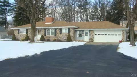 87 Moorestown Dr, Bath, PA 18014 photo 1