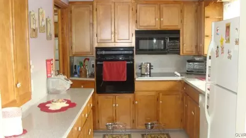 87 Moorestown Dr, Bath, PA 18014 photo 4