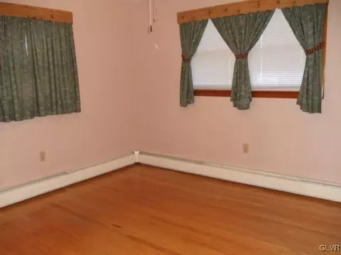 352 E Main St, Bath, PA 18014 photo 12
