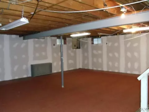 352 E Main St, Bath, PA 18014 photo 16