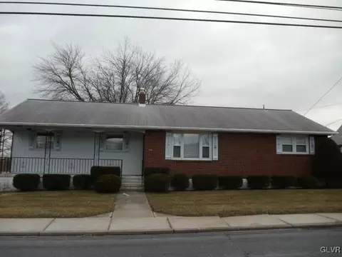 352 E Main St, Bath, PA 18014 photo 2