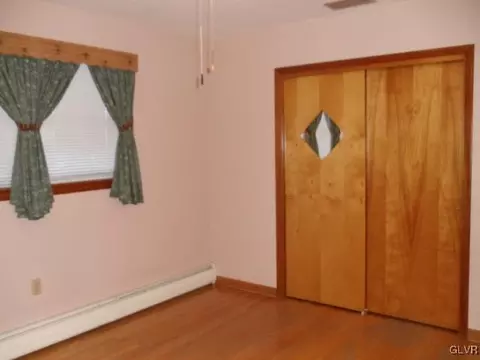 352 E Main St, Bath, PA 18014 photo 11