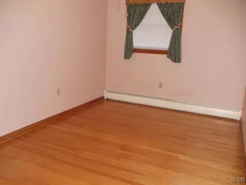 352 E Main St, Bath, PA 18014 photo 13