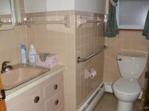 352 E Main St, Bath, PA 18014 photo 14