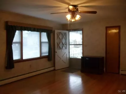 352 E Main St, Bath, PA 18014 photo 7