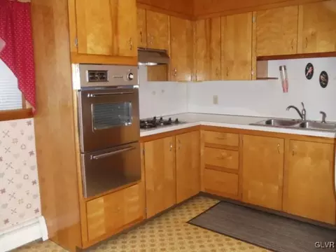 352 E Main St, Bath, PA 18014 photo 9