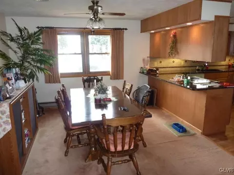 769 Point Phillips Rd, Bath, PA 18014 photo 5