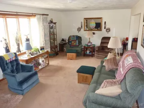 769 Point Phillips Rd, Bath, PA 18014 photo 4