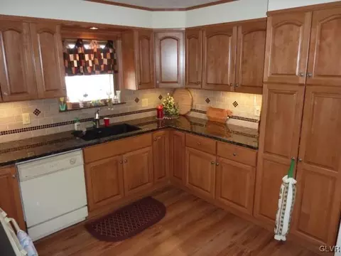 769 Point Phillips Rd, Bath, PA 18014 photo 6