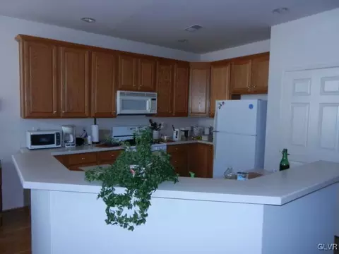 1850 Gregory Pl, Hellertown, PA 18055 photo 3