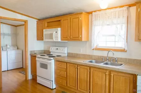 368 Black Oak Ln, Bath, PA 18014 photo 5