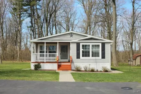 368 Black Oak Ln, Bath, PA 18014 photo 4