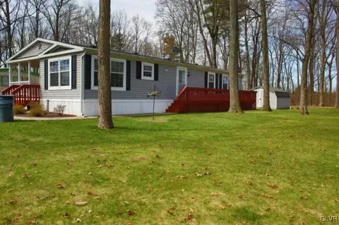 368 Black Oak Ln, Bath, PA 18014 photo 2