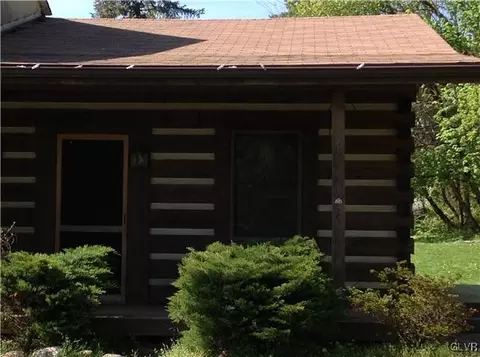 642 S Summit Rd, Bath, PA 18014 photo 3