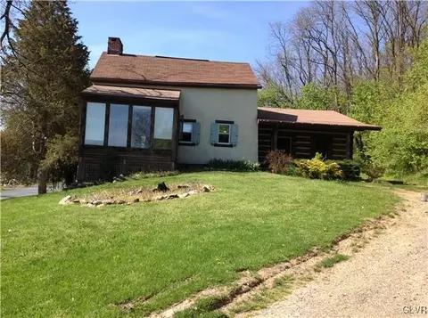 642 S Summit Rd, Bath, PA 18014 photo 2