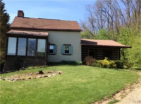 642 S Summit Rd, Bath, PA 18014 photo 1
