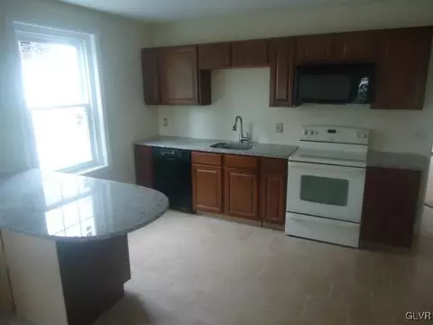 116 Chestnut St, Hellertown, PA 18055 photo 2