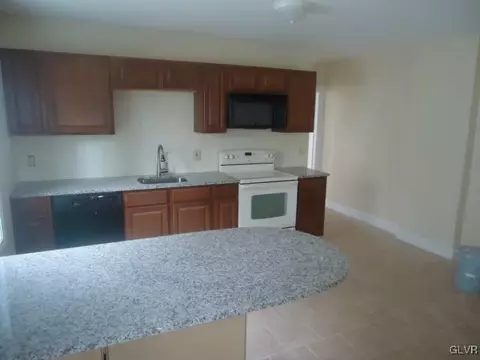 116 Chestnut St, Hellertown, PA 18055 photo 3