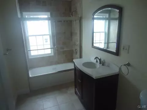 116 Chestnut St, Hellertown, PA 18055 photo 4
