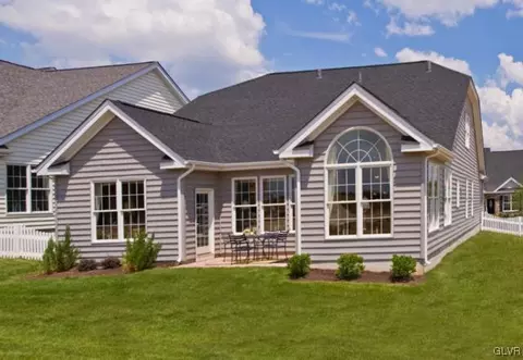 1007 Declaration Dr, Bethlehem, PA 18017 photo 2