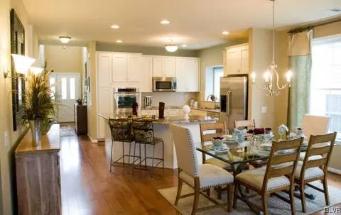 1071 Declaration Dr, Bethlehem, PA 18017 photo 3
