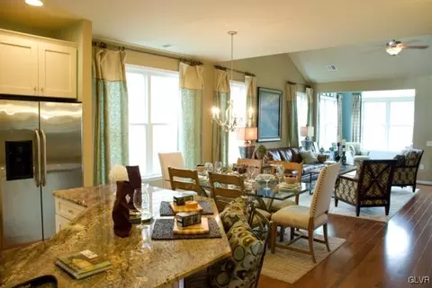 1071 Declaration Dr, Bethlehem, PA 18017 photo 2