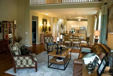 1071 Declaration Dr, Bethlehem, PA 18017 photo 5